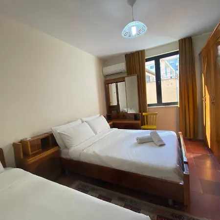 Vintage Apartment *